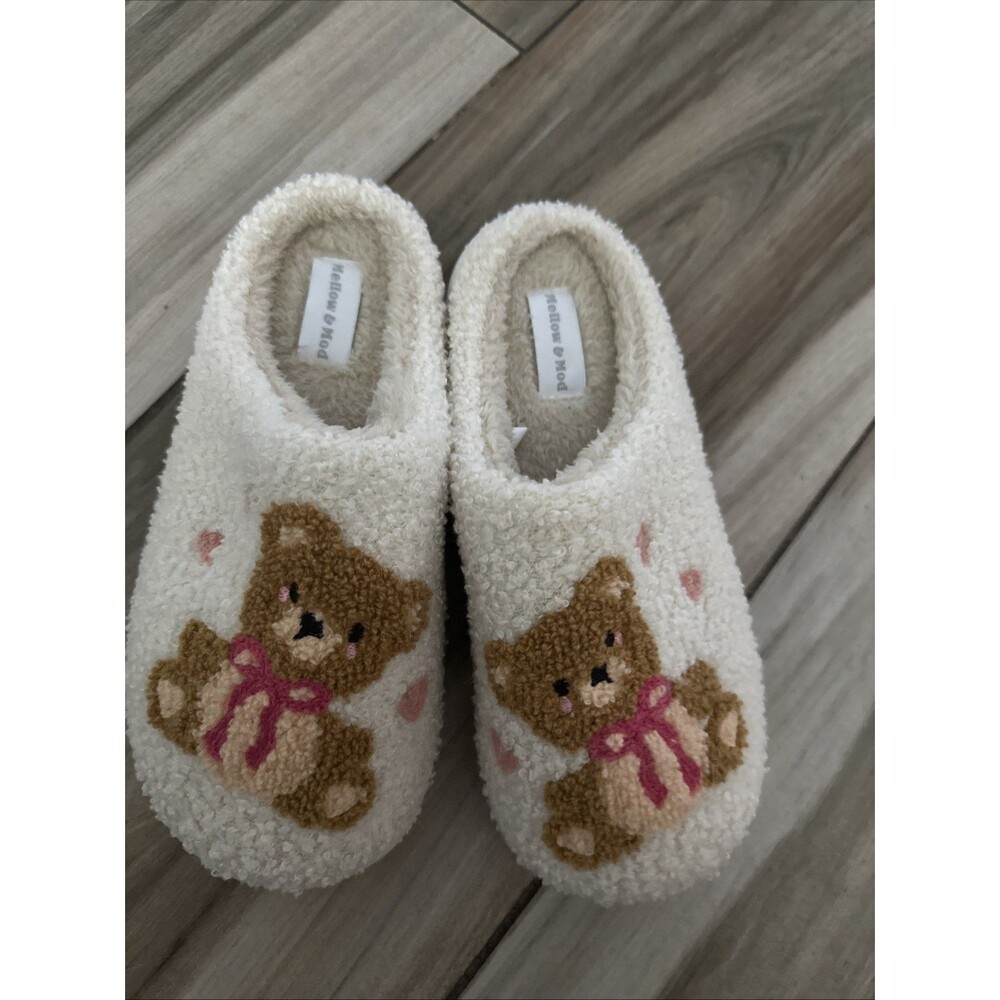 Mellow And Mod Ladies Slippers Size M 7/8 Bear With Hearts
